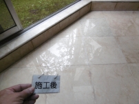 雨水でツヤが無くなった大理石